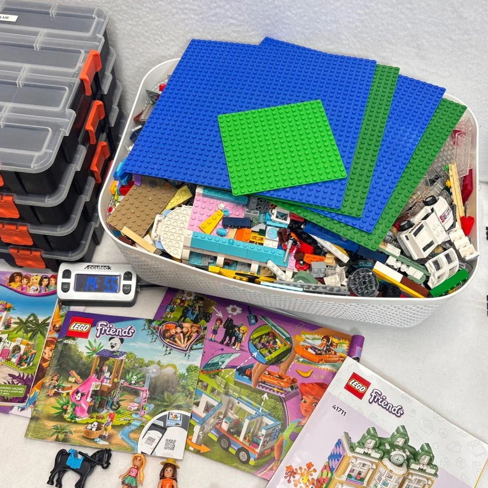 LEGO Friends Creator 14 LB Bulk Lot + 50 Minifigures + 7 Manuals + 4 Storage Box